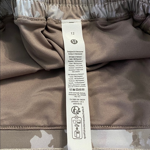 Lululemon - Hotty Hot High Rise Short 2.5” - NWT - Picture 4 of 7